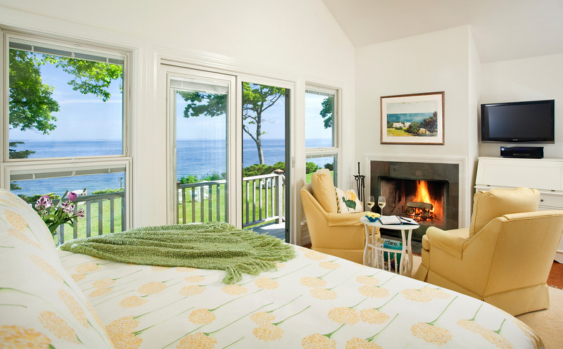 Cozy Fireplace in the Winslow Homer Cottage at Sunrise Point