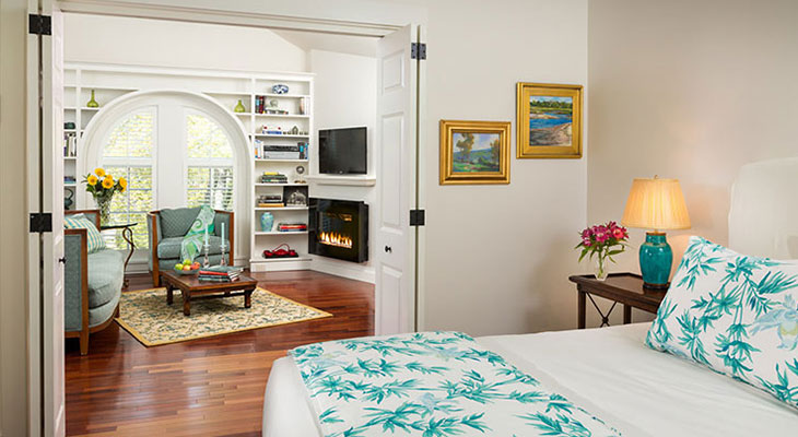 Romantic Rooms for Anniversary Getaways in Maine